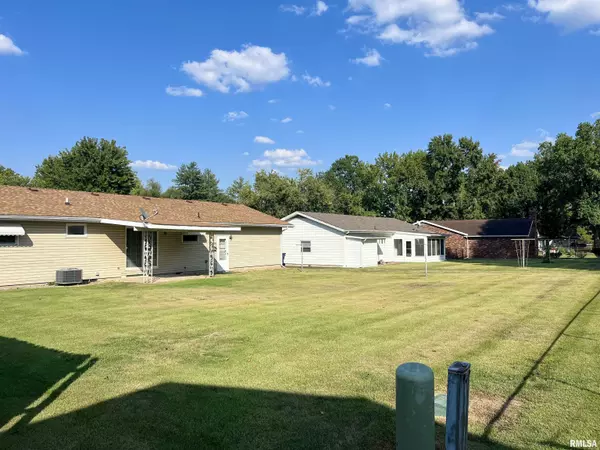 West Frankfort, IL 62896,207 PATRICIA LN