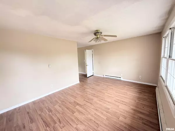 Desoto, IL 62924,304 N Reed Station RD