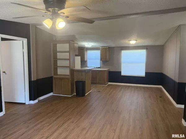 Metropolis, IL 62960,1215 FERRY ST