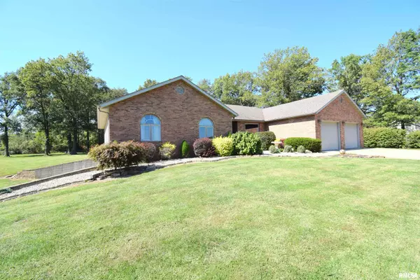 Bluford, IL 62814,677 County Road 105 E