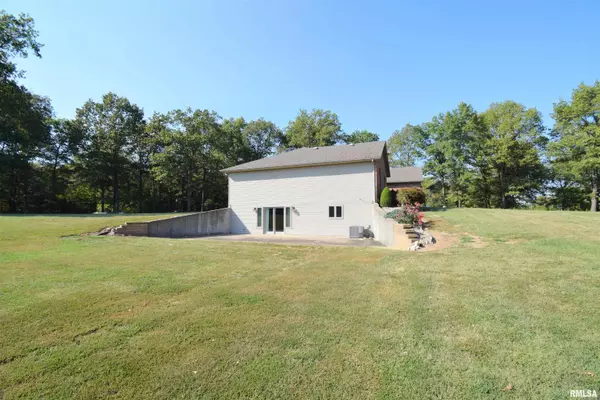 Bluford, IL 62814,677 County Road 105 E