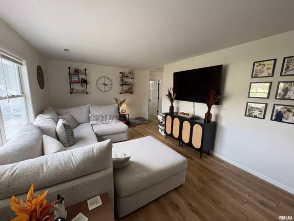 Salem, IL 62881,805 N Reel ST