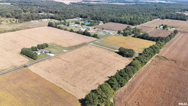 Flora, IL 62839,1682 W COON CREEK RD