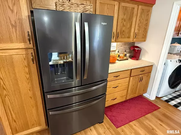 Flora, IL 62839,612 E 12TH ST