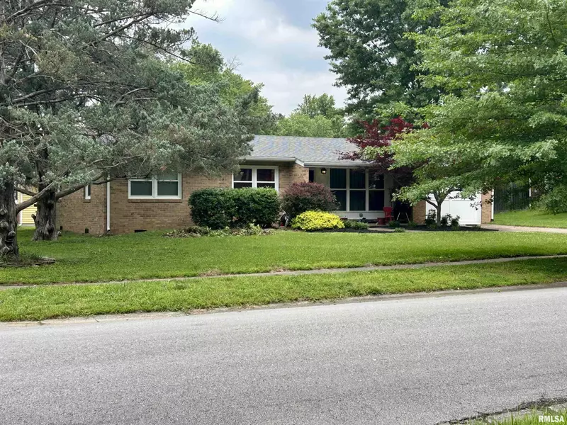 1406 W TAYLOR DR, Carbondale, IL 62901