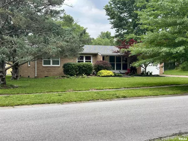 1406 W TAYLOR DR, Carbondale, IL 62901