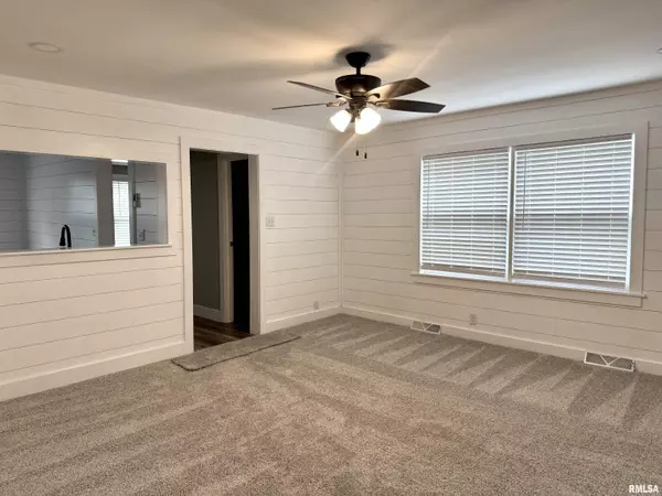 Marion, IL 62959,1104 W CHESTNUT ST