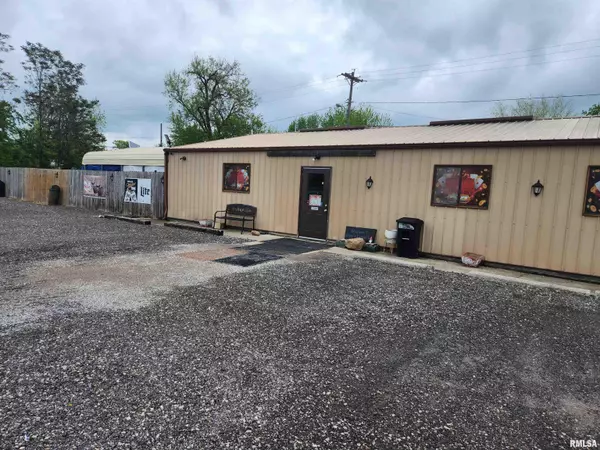 Ashley, IL 62808,131 E MAIN ST