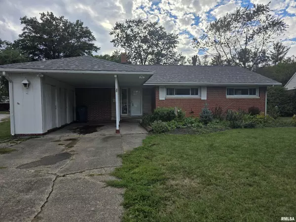 32 CIRCLE DR, Centralia, IL 62801