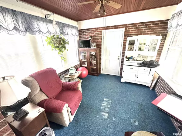 Centralia, IL 62801,420 W 3RD ST