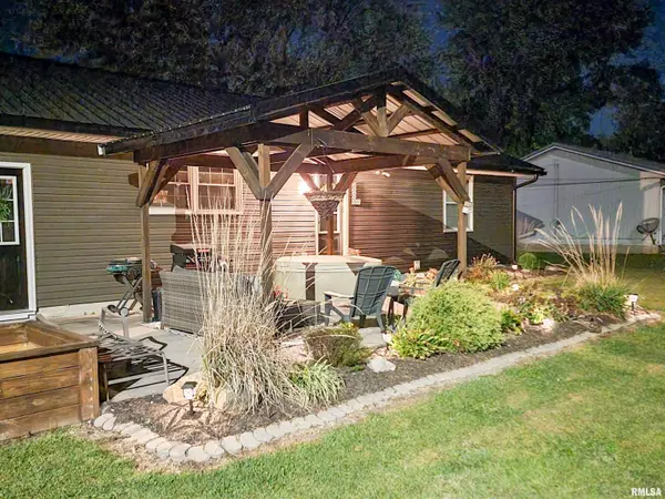 Flora, IL 62839,616 SEMINARY ST