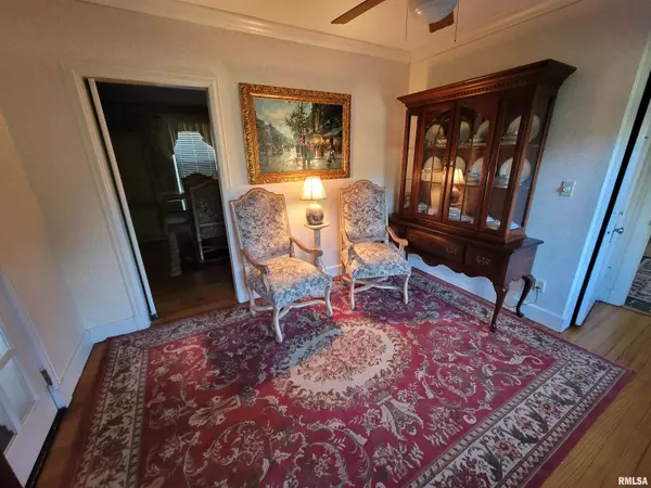 Salem, IL 62881,321 W Boone ST