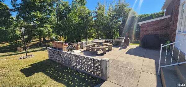 Chester, IL 62233,2412 STATE ST