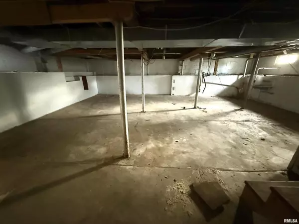 Christopher, IL 62822,201 HELEN ST