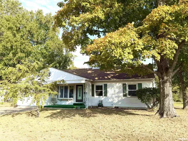2 CHARLES DR, Centralia, IL 62801