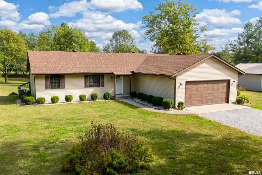 102 THOMAS RD, Carbondale, IL 62902