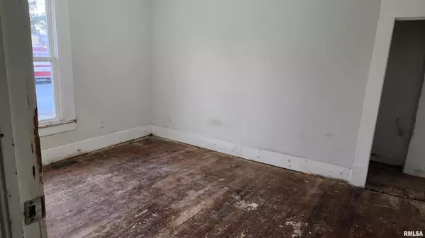 West Frankfort, IL 62896,210 E Saint Louis ST