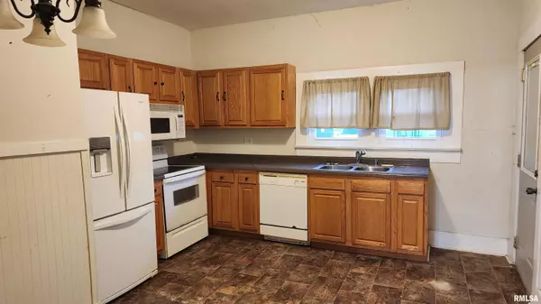 West Frankfort, IL 62896,210 E Saint Louis ST