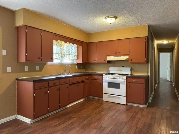 West Frankfort, IL 62896,607 N ADAMS ST