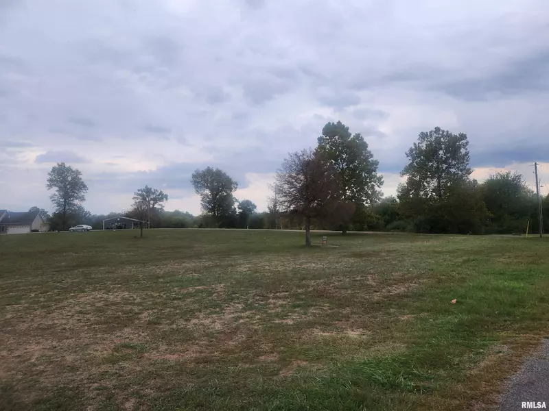821 Bluebell RD, Duquoin, IL 62832