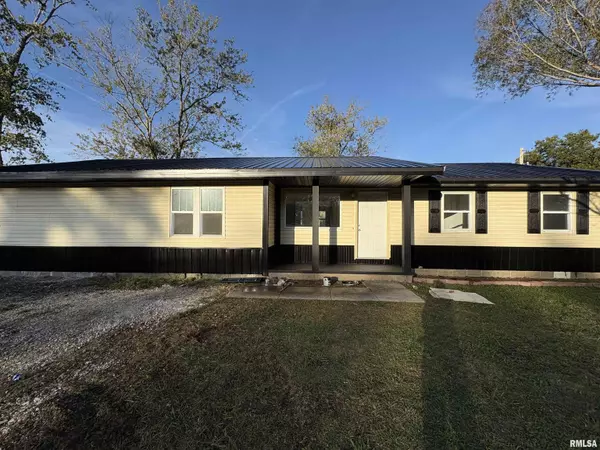 3305 Selmaville RD, Salem, IL 62881