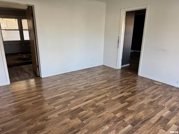 Marion, IL 62959,301 E CALVERT ST