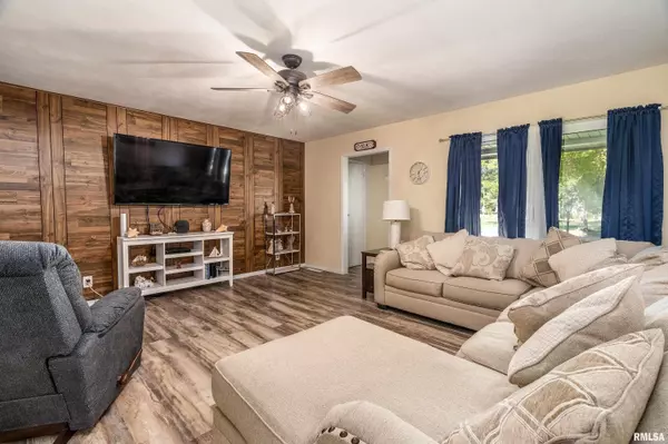 West Frankfort, IL 62896,1514 E CLEVELAND ST