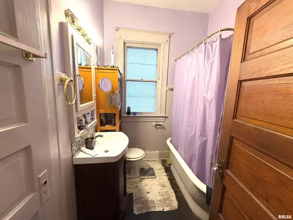 Centralia, IL 62801,523 W 4TH ST