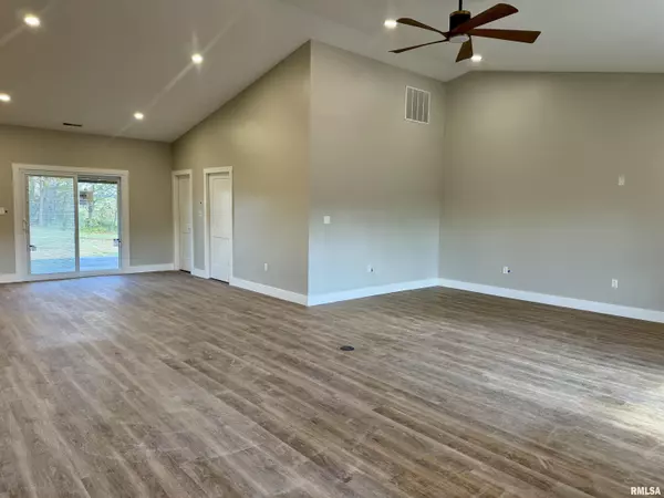 Marion, IL 62959,12570 Hudgens RD