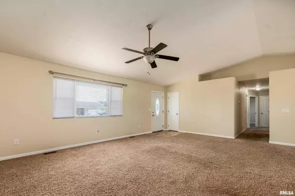 Johnston City, IL 62951,1304 HAZEL ST