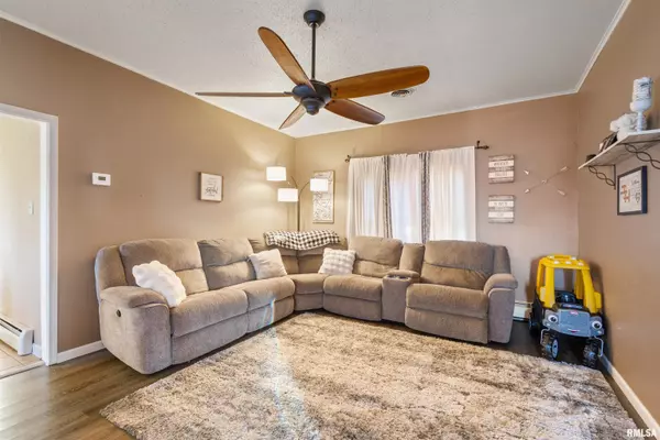 West Frankfort, IL 62896,203 E Saint Louis ST