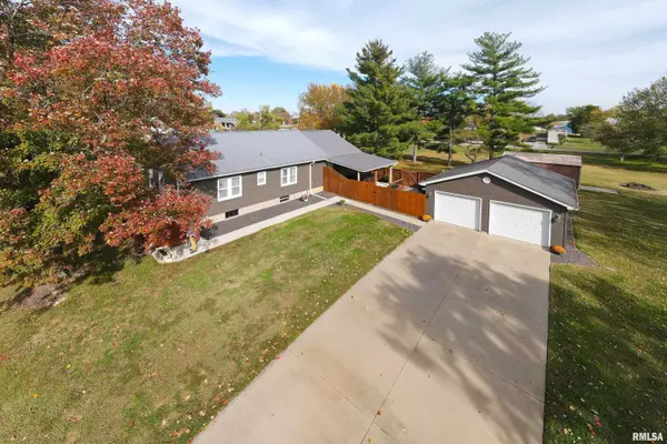 Dahlgren, IL 62828,205 S 3RD ST