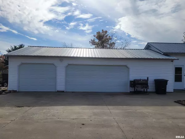 Woodlawn, IL 62898,103 E Highline RD