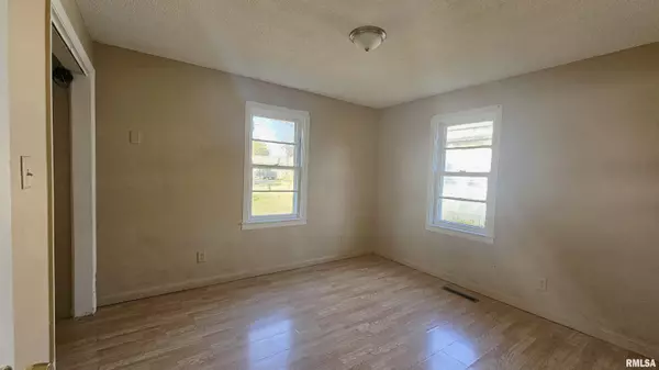 Johnston City, IL 62951,200 W 12TH ST