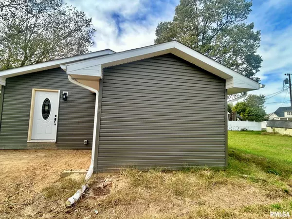 Metropolis, IL 62960,207 BAKER DR