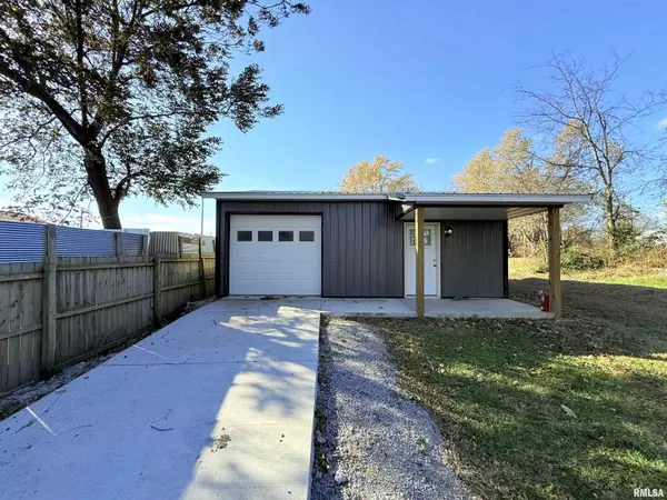 1523 S MCKINLEY ST, Harrisburg, IL 62946