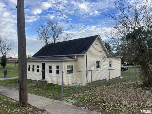 Harrisburg, IL 62946,517 W Barnett ST