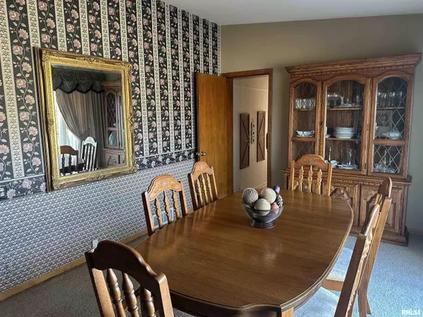 Duquoin, IL 62832,944 S LAKE DR