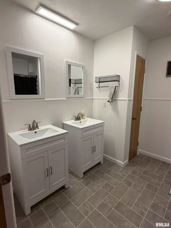 Clay City, IL 62824,315 Hosselton Street Southwest