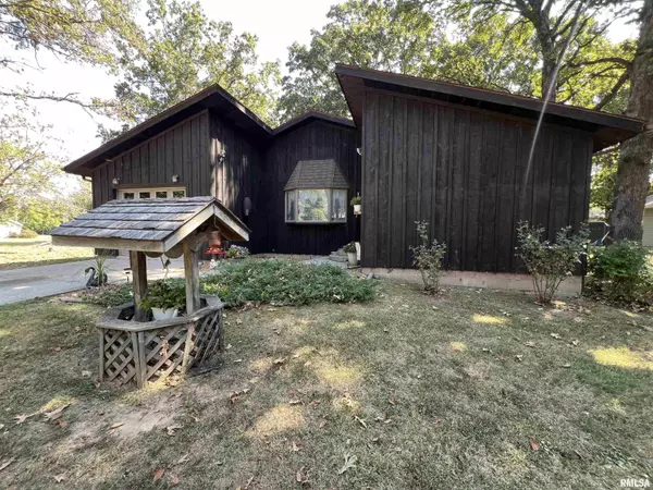 Benton, IL 62812,420 N 9TH ST