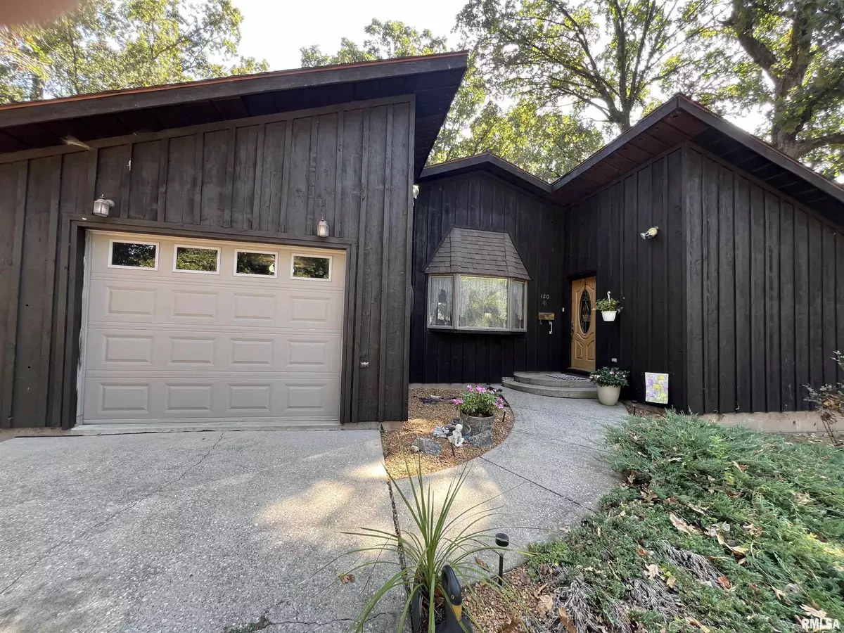 Benton, IL 62812,420 N 9TH ST