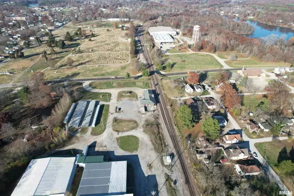 Salem, IL 62881,1001 E MAIN ST