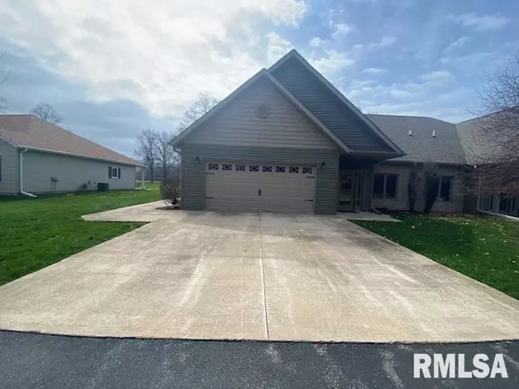 15645 E Kenabeck TRL, Cuba, IL 61427