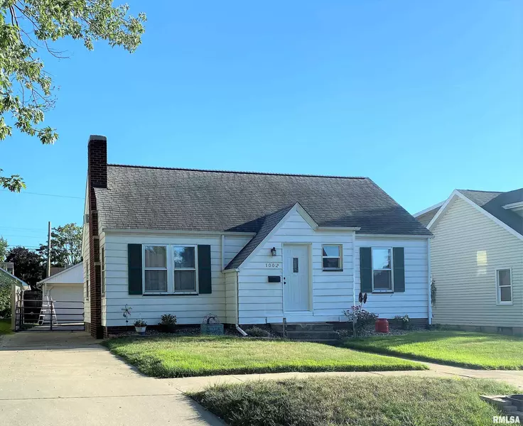 1002 ST JULIAN ST, Pekin, IL 61554