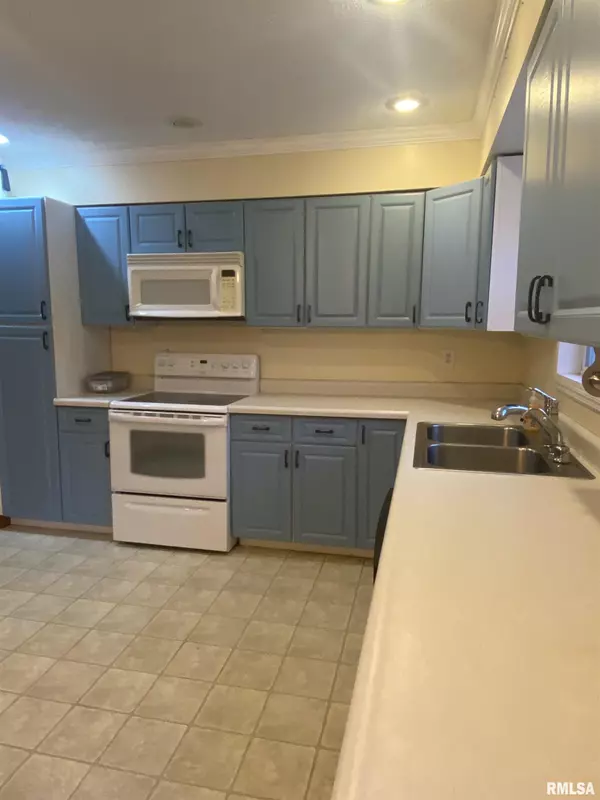 Eureka, IL 61530,402 E PEARSON ST