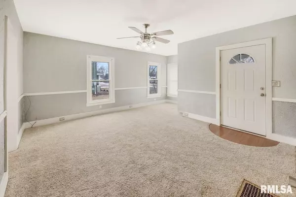 Elmwood, IL 61529,607 W DEARBORN ST