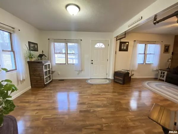 Eureka, IL 61530,517 W COURT ST