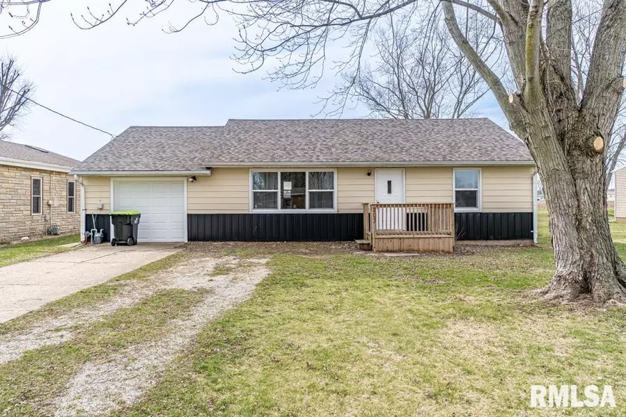 203 E 10TH ST, Glasford, IL 61533