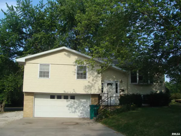 Farmington, IL 61531,317 S APPLE ST