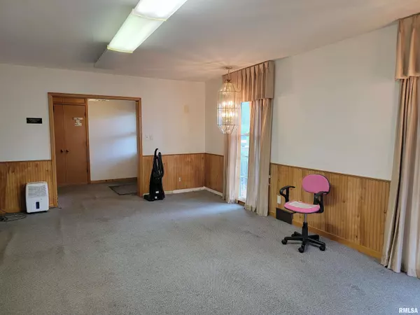 Lewistown, IL 61542,510 N MAIN ST